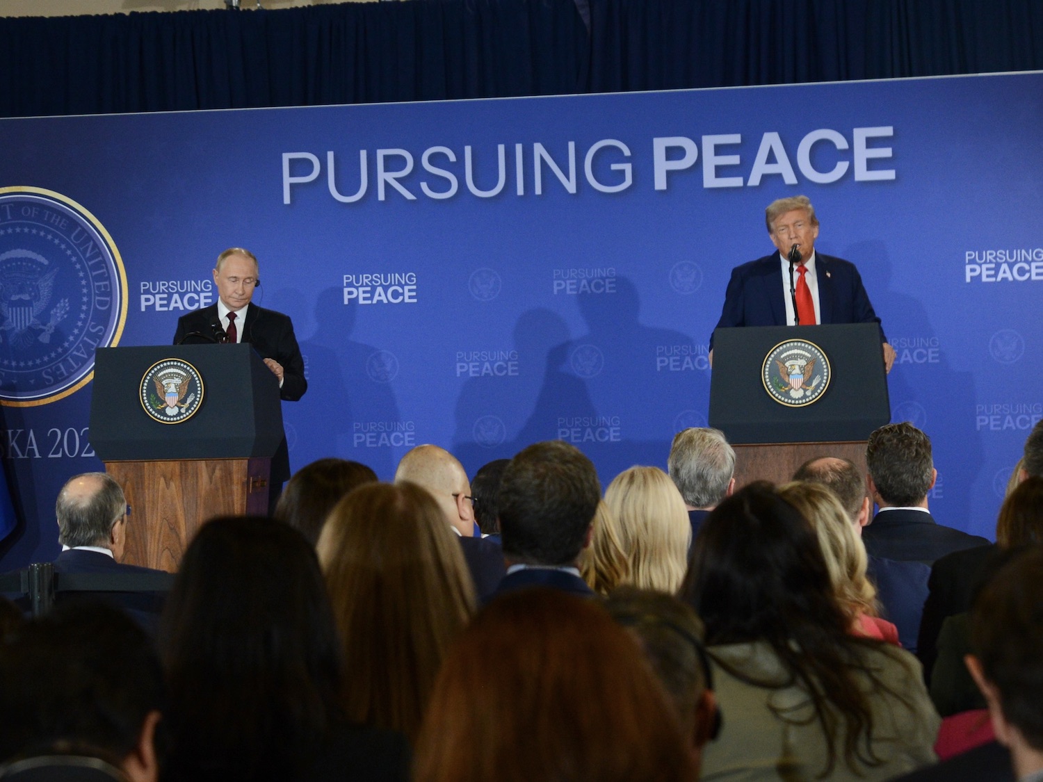Trump–Putin Meet in Alaska Ends in Symbolism, Not Substance